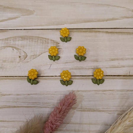 Пуговицы Цветок желтый с листиком