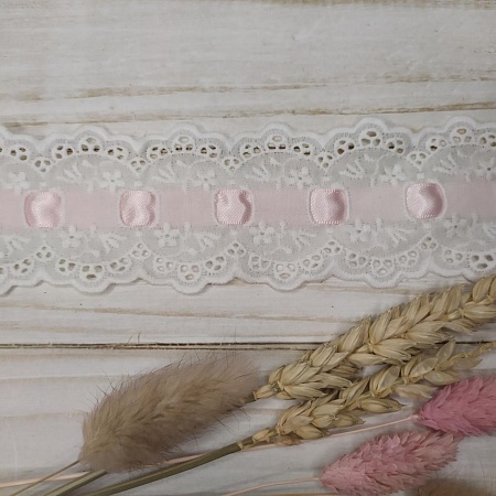 Текстильная галантерея Шитье белое с розовой лентой. Цена указана за 10 см