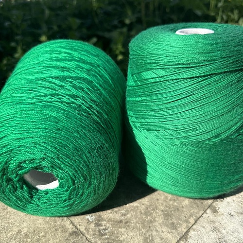 Пряжа в бобинах Merinos цвет 1511 зеленый. Цена указана за 10гр