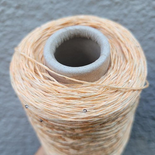 Пряжа в бобинах Lino 4000 с пайетками горячий песок. Цена за 10гр