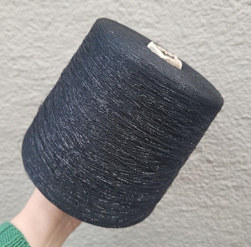 Пряжа в бобинах Frizzante 2066 черный. Цена за 10гр