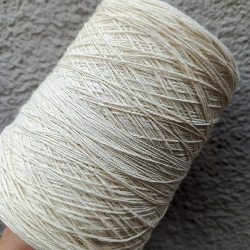 Пряжа в бобинах Merinos цвет 599 молочный. Цена указана за 10гр