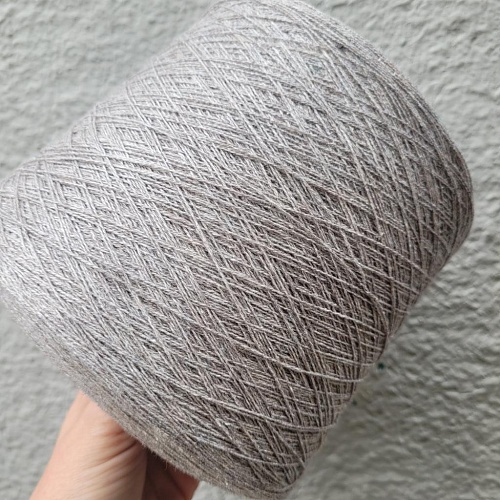 Пряжа в бобинах Ma Vie кашемир, шелк. Цвет бежевый меланж. Цена указана за 10гр