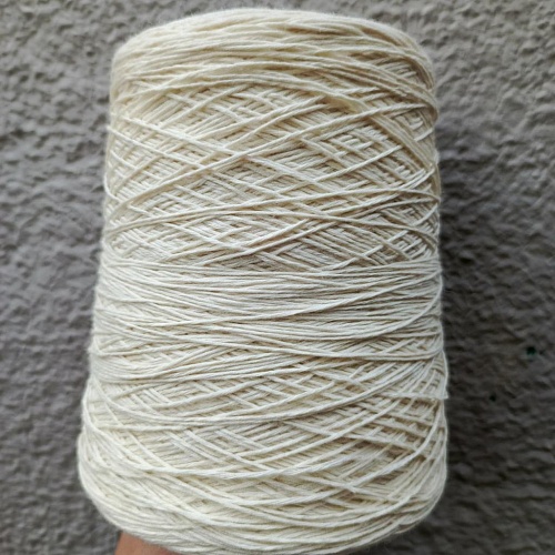 Пряжа в бобинах Merinos цвет 599 молочный. Цена указана за 10гр