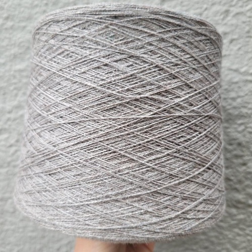 Пряжа в бобинах Ma Vie кашемир, шелк. Цвет бежевый меланж. Цена указана за 10гр