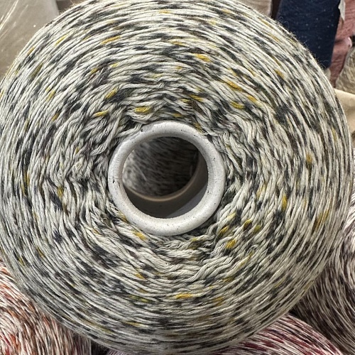 Пряжа в бобинах Snowdrop 6000 цвет:4637. Цена указана за 10гр