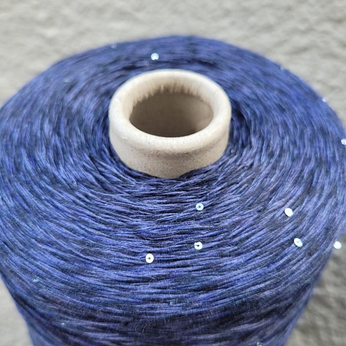 Пряжа в бобинах Lino 3700 с пайетками черника. Цена за 10гр