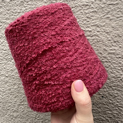 Пряжа в бобинах Boucle 3100 рубиновое вино, цена за 10гр